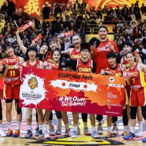 开云体育-苏群：张子宇还很年轻，移动较慢跟现代篮球节奏比较脱节