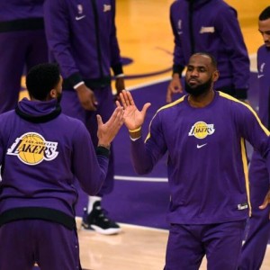 开云体育网页登录-新赛季名单基本确定 湖人五套最关键阵容是什么？